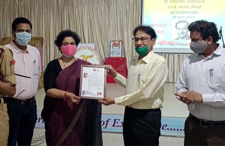 MJ College and SSMV felicitate singers on birthday of Mukesh