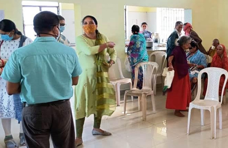 Science college donates at Oldage Home Durg