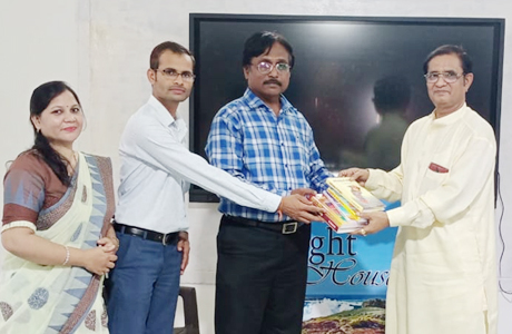 Dr Mahesh Chandra Sharma donates books to MJ College