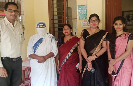 MJ College Vama Visits Mother Teresa Ashram
