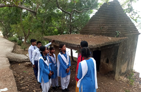 Students of Heritage Club revisit Village Pahandor