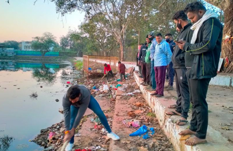 Chakravahini Club cleans pond
