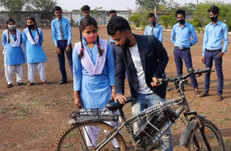 Rungta R1 students come up with cheapest e-cycle