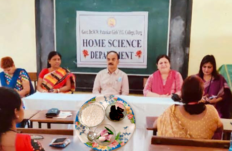 Girls college holds talk on "Bore Baasi"