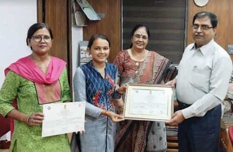 Mansi of Science College participates in National Integration Camp