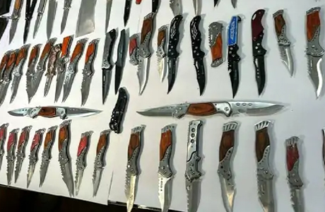 Police confiscates 700 sharp weapons bought online