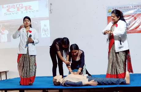 Hands on training on CPR given on Heart Day