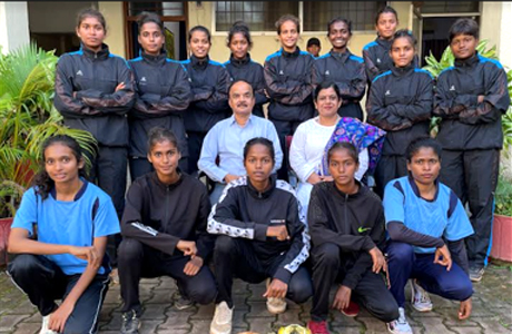 Girls college beats Science College in Univbersity Football