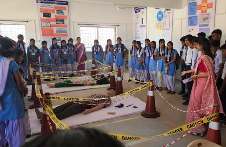 Students of Govt. School visit Bharti University