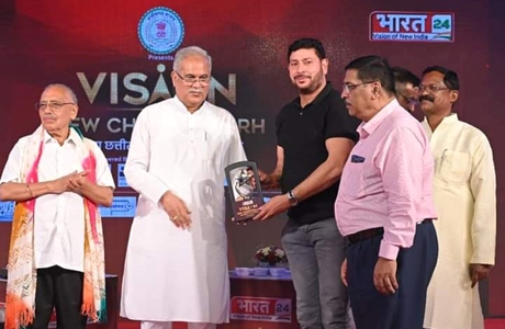 Hitek receives Vision CG Award from CM Baghel