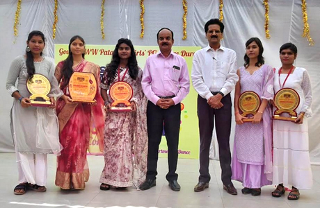Agrasen Merit Award to 5 students of Girls College Durg