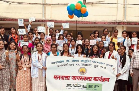 Girls college students send balloons with SVEEP messages