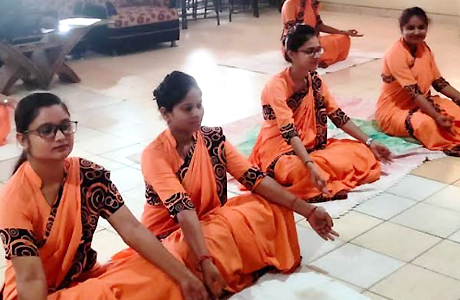 स्वरूपानंद महाविद्यालय में 21 दिवसीय योगाभ्यास प्रारंभ