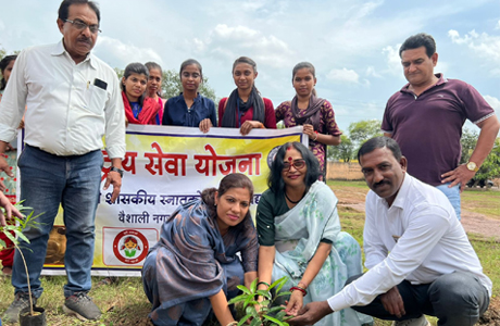 Tree plantation in Vaishali Nagar College