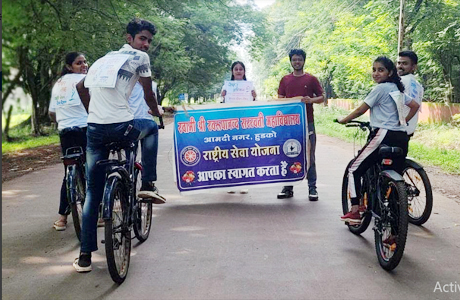 स्वरूपानंद की एनएसएस इकाई ने निकाली पोषण जागरूकता साइकिल रैली