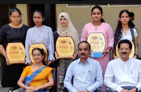 Agrasen Award to students of Girls College