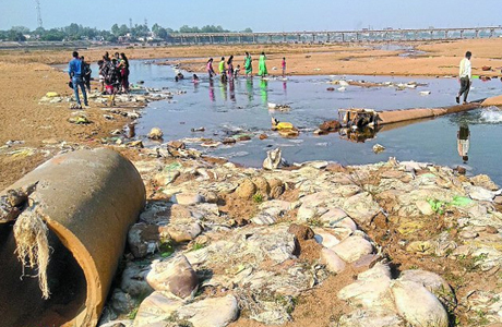 litter turns Mahanadi into a hell hole