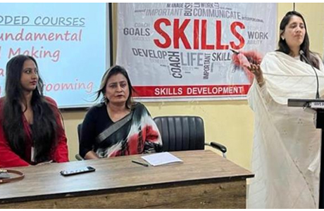 गर्ल्स काॅलेज में फैशन डिजाईनिंग पर वैल्यु एडेड कोर्स प्रारंभ