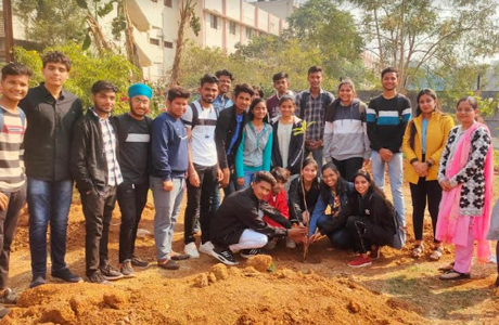 स्वरूपानंद महाविद्यालय ने किये पर्यावरण संरक्षण के उपाय