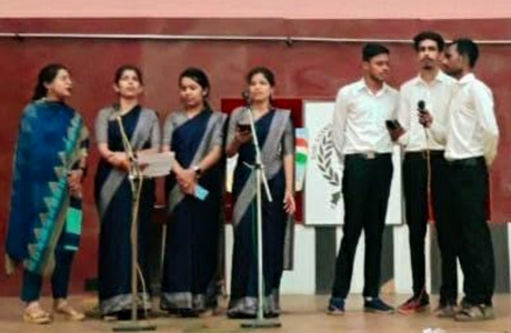 राष्ट्रभक्ति गीत से गूंजा स्वरूपानंद सरस्वती महाविद्यालय का प्रांगण