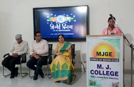 हिन्दी समन्दर है, अन्य भाषाएं नदियां – डॉ अनिल चौबे