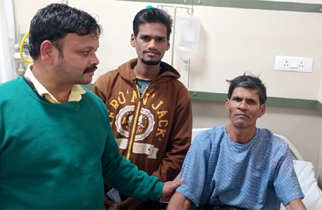 पेशाब के लिए इतना लगाया जोर कि थैली से बाहर निकल आई आंत