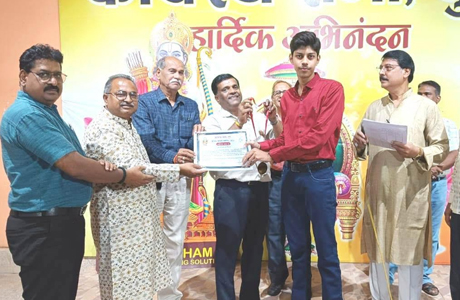 कायस्थ सभा दुर्ग ने राज्य व  केन्द्रीय बोर्ड के मेधावी छात्र छात्राओं का किया सम्मान