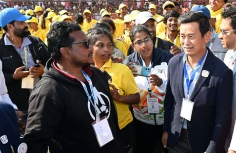 Football star Baichung Bhutia joins the Bastar Olympics to boost morale of players