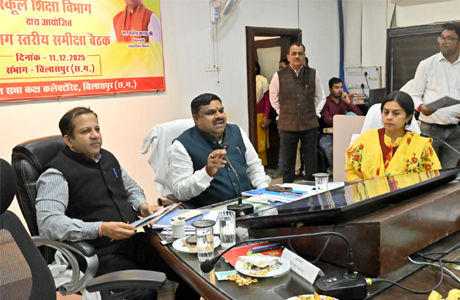 Performing teachers will be felicitated, careless will be punished - Yadav