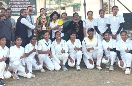Girls College Durg wins University Cricket Shield for the 15th time