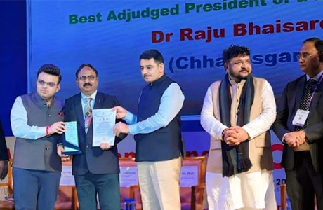 Dr Raju Bhaisare gets IMA Award