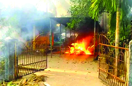 Malkangiri Village torched. Paralkot villagers extend help