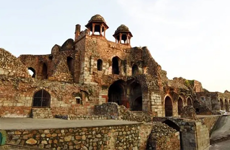 Ratanpur fort in Ratanpur attracts tourists from far and near