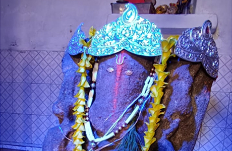 16वीं सदी का गणेश मंदिर, यहां साथ रहते हैं सांप और मेंढक