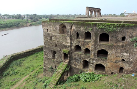 At Burhanpur scan the QR to know all about history