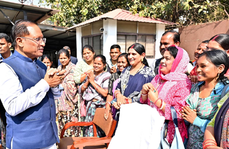 मुख्यमंत्री साय ने पंचायत प्रतिनिधियों को अध्ययन भ्रमण के लिए किया रवाना