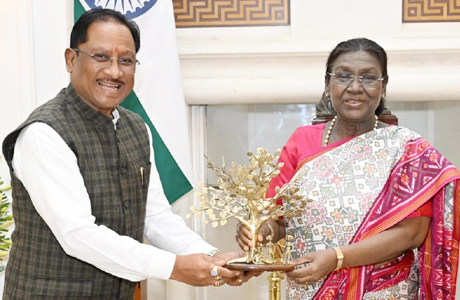 राष्ट्रपति द्रौपदी मुर्मु को मुख्यमंत्री विष्णुदेव साय ने दिया ‘बस्तर पंडुम’ का न्यौता