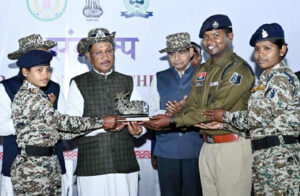 सुरक्षाबलों के बीच पहुंचे मुख्यमंत्री, बढ़ाया हौसला, किया रात्रिभोज