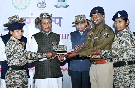 सुरक्षाबलों के बीच पहुंचे मुख्यमंत्री, बढ़ाया हौसला, किया रात्रिभोज