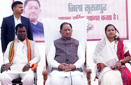 डीएमएफ फंड से संचालित अरुणोदय कोचिंग में साय ने किया संवाद