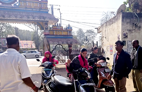 No Helmet No Entry drive begins in Science College Durg