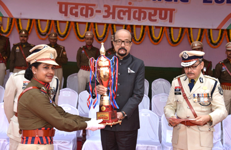 राज्यपाल ने वीरता, शौर्य एवं उत्कृष्ट सेवा के लिए किया सम्मानित