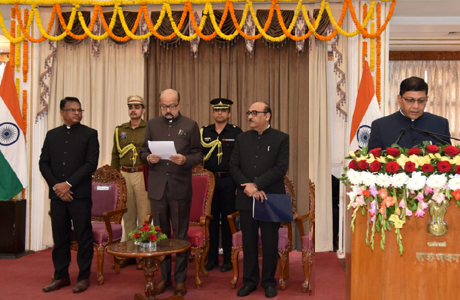 राज्यपाल डेका ने मुख्य चुनाव आयुक्त एवं सूचना आयुक्तों को शपथ दिलाई