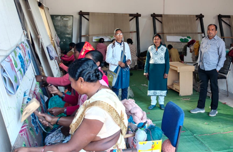 जशक्राफ्ट से संवर रहा छत्तीसगढ़ का कालीन शिल्प, डिजाइन पर फोकस