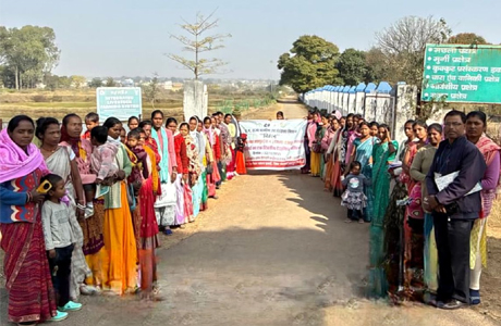 Krishi Sakhis from Jashpur learn about drip irrigation in Ranchi
