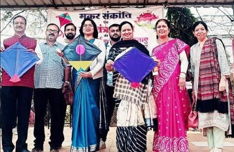 वीवायटी साईंस कालेज दुर्ग में पतंग महोत्सव का आयोजन