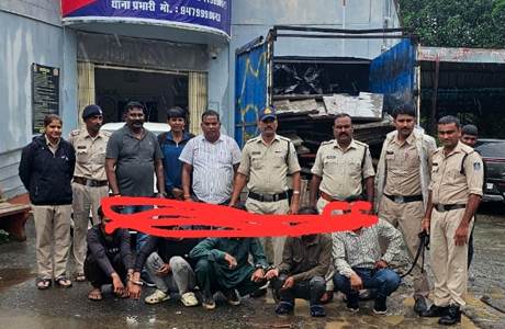 पुलिस को भारी पड़ सकता है आरोपियों के साथ फोटो खिंचवाना
