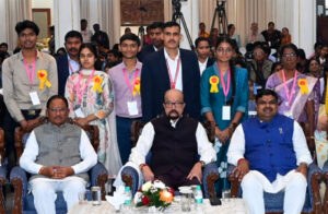 राज्यपाल एवं मुख्यमंत्री ने 10वीं 12वीं के मेधावी विद्यार्थियों का किया सम्मान