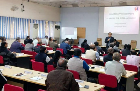 बुढ़ापे में ठगी से बचाने, बीएसपी ने वरिष्ठ कार्मिकों को दिया प्रशिक्षण