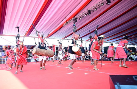 राष्ट्रपति के समक्ष बास्तानार के युवाओं ने ‘गौर नृत्य’ से बिखेरे लोक-रंग